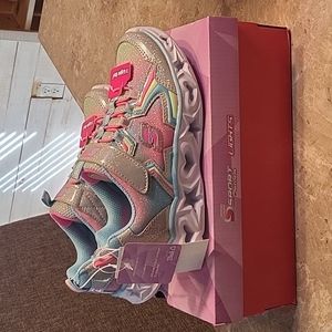 🎄🎁 NWT little girls Skechers